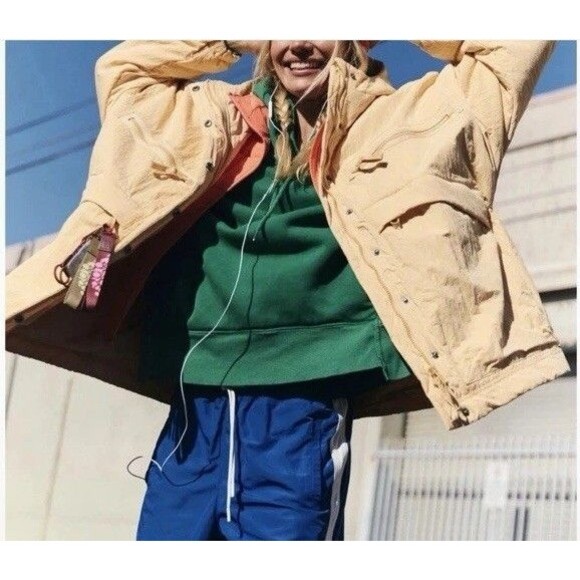 Free People Jackets & Blazers - NWOT Free People Movement M/L Billie Boxy Lightweight Insulated Jacket